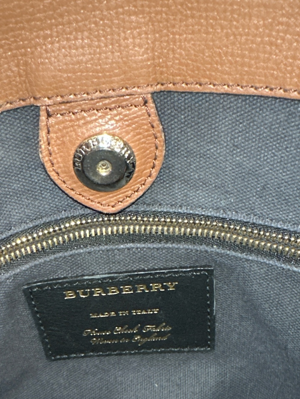 Burberry Medium Banner Tote Bag in Tan Grained Derby Leather - Picture 14 of 16